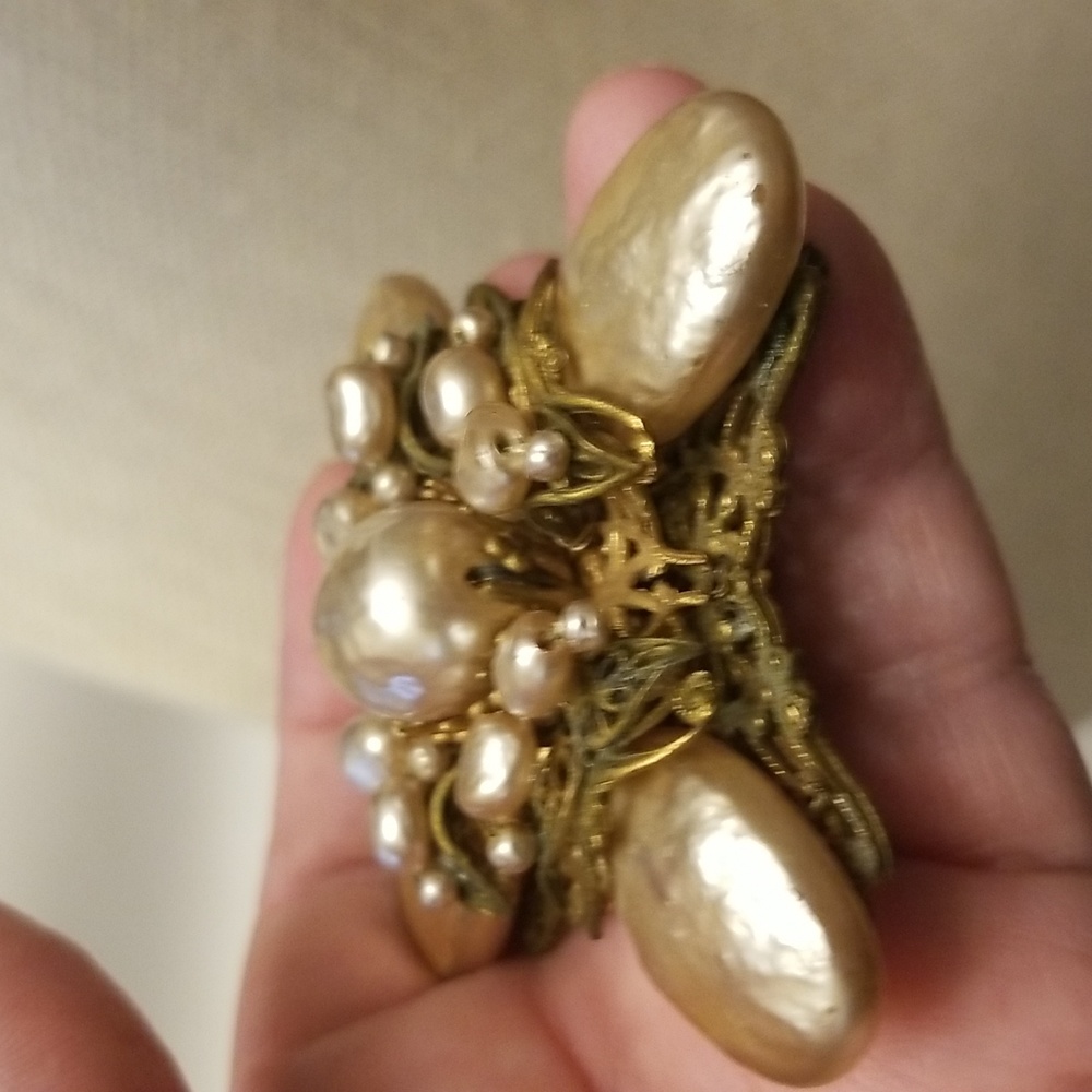Large Vtg Miriam Haskell Pearl Brooch - image 3